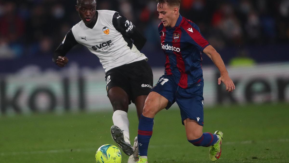 Las Imágenes del Derbi entre Levante UD y Valencia CF en el Ciutat