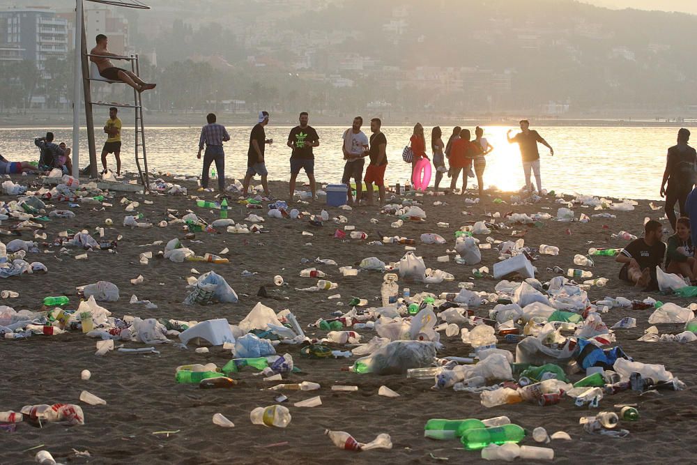 Así han quedado las playas después de la Noche de San Juan