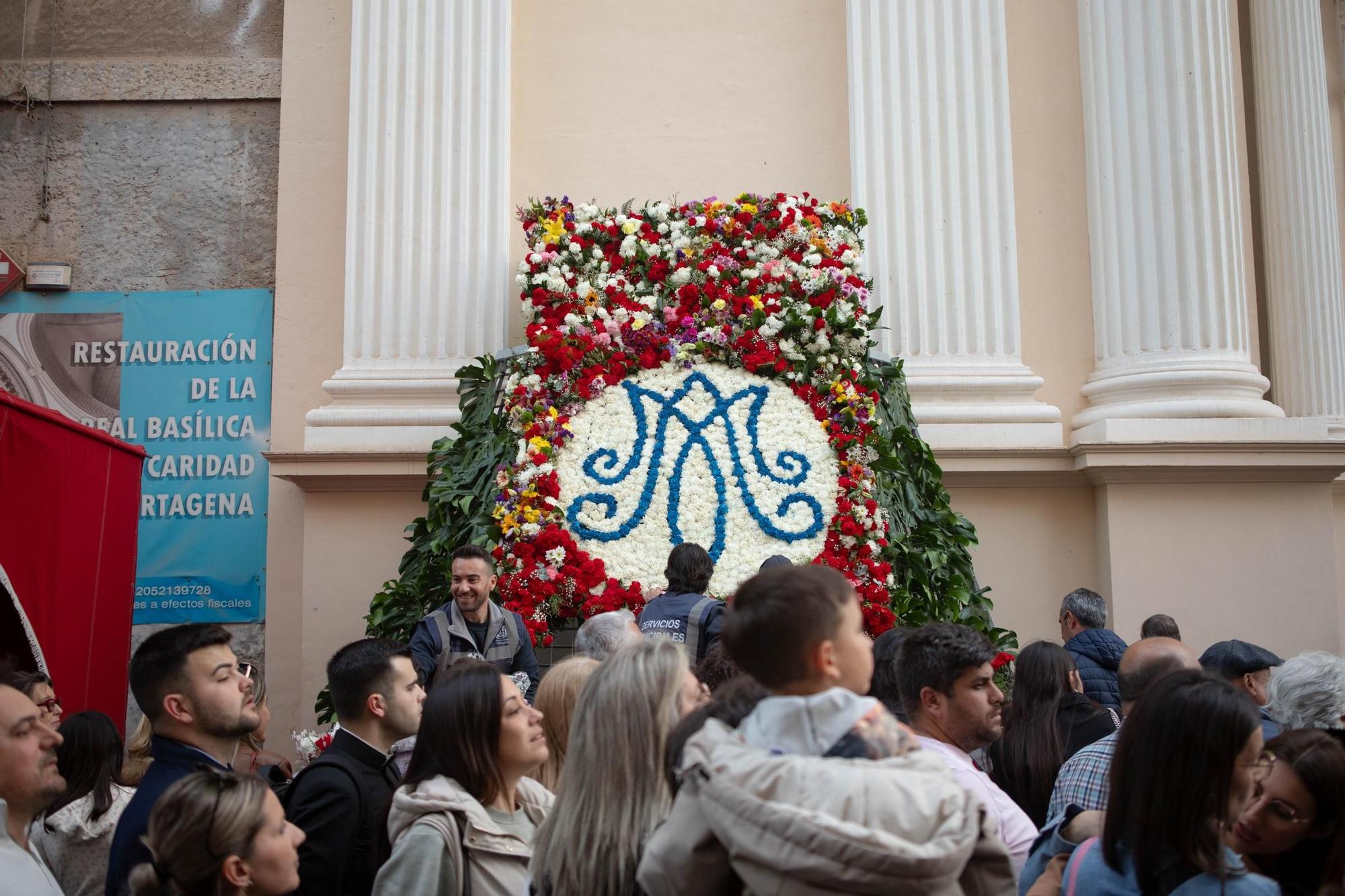 Ofrenda floral a la Virgen de la Caridad en Cartagena