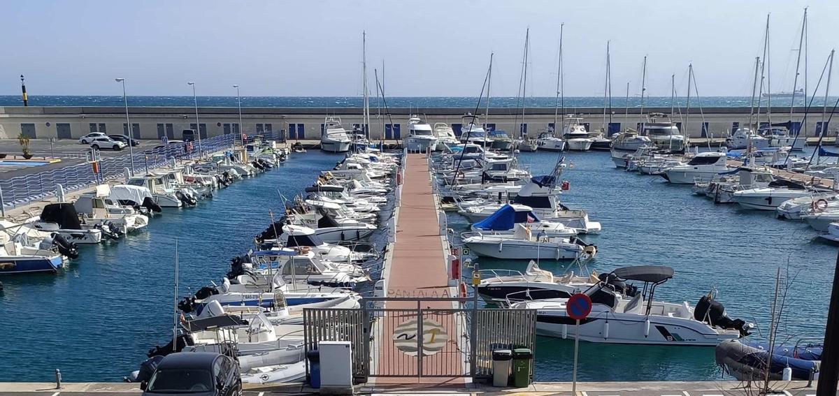 Der Hafen Nàutic de Tarragona hält alles bereit, was Segler benötigen. Die Ausstattung umfasst alle Dienstleistungen, und die Besonderheit besteht darin, dass man in ein paar Minuten zu Fuß im Stadtzentrum von Tarragona ist.