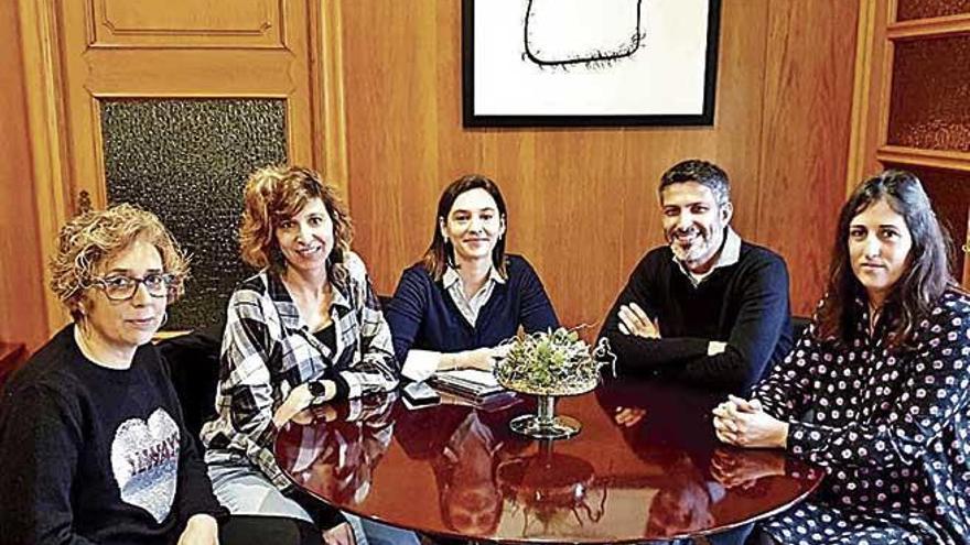 Momento de la reuniÃ³n del consistorio junto a Amipas y el claustro de centro.