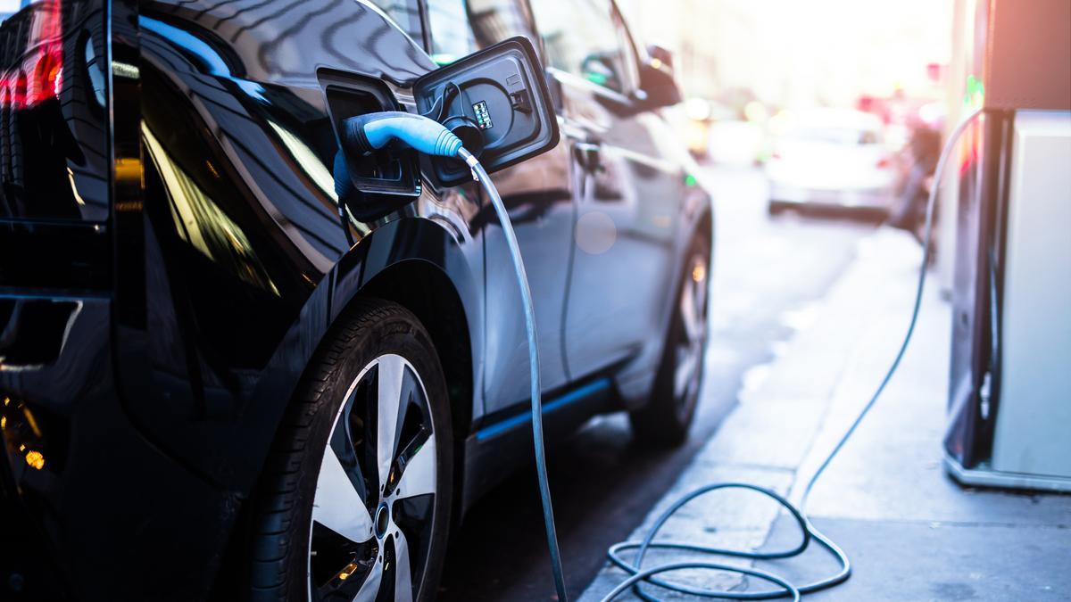 Si tienes un coche eléctrico puedes librarte de estas dos pruebas de la ITV