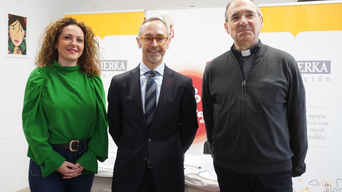 Beatriz Carracedo, Antonio Blanco y Antonio Jesús Martín de Lera, en la presentación de la Memoria de Alimerka, en Casa Betania de Zamora