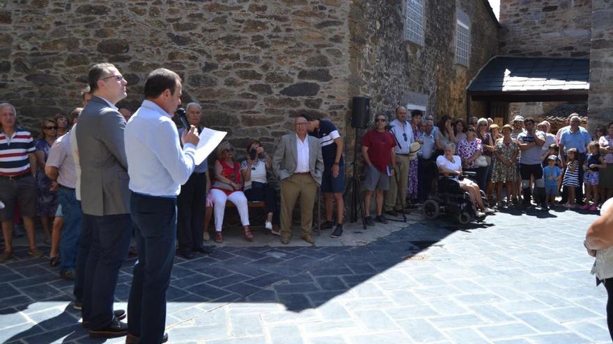 Inauguración de la oficina de turismo de Villardeciervos el pasado verano.