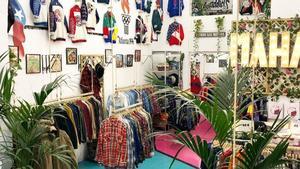 Interior de Mahalo Vintage, influencers de la ropa vintage en Barcelona.