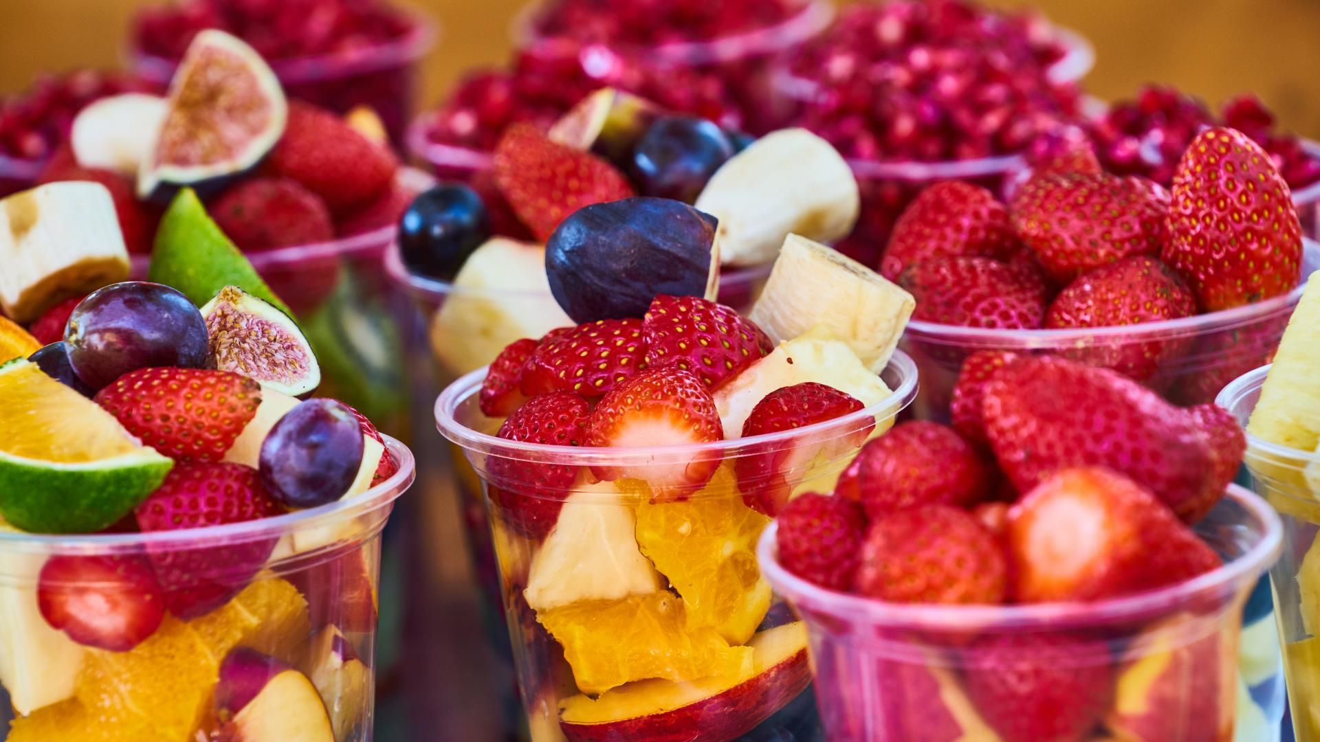 Surtido de frutas listas para consumir.