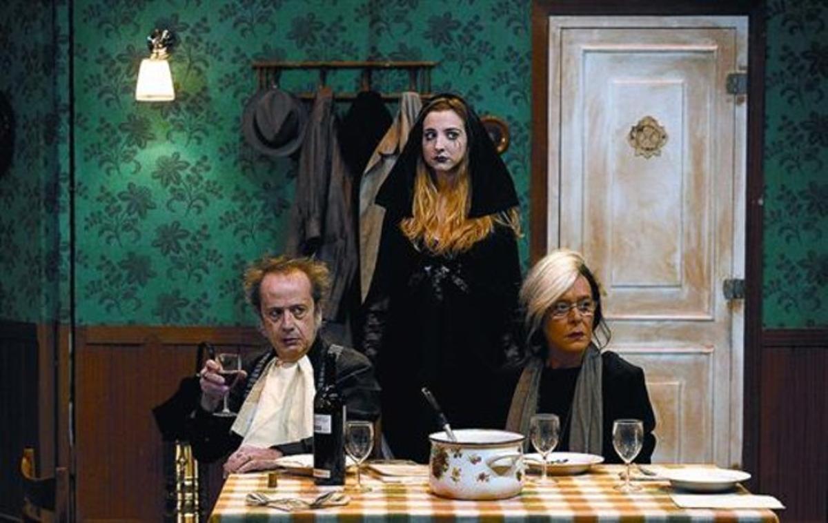 Oriol Genís, Anna Moliner (dreta) i Àngels Poch, en una escena de ’t-ERROR’.