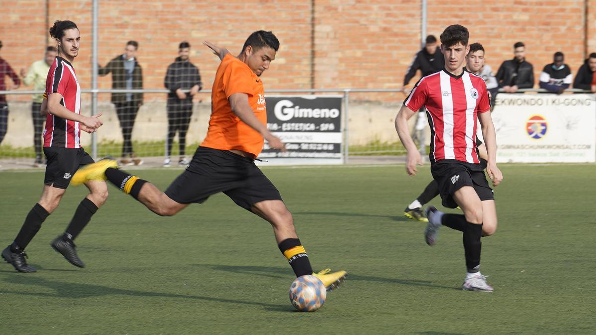 Un partit del Porqueres al camp del Comacros aquesta temporada