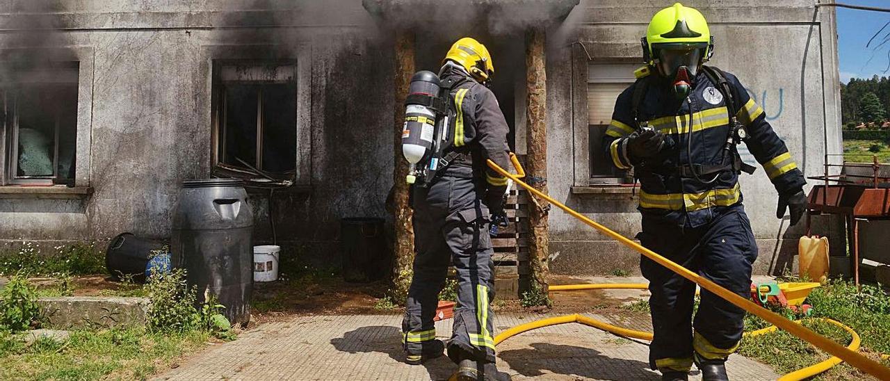 Los efectivos se trasladaron a Trabanca Badiña a sofocar el fuego.