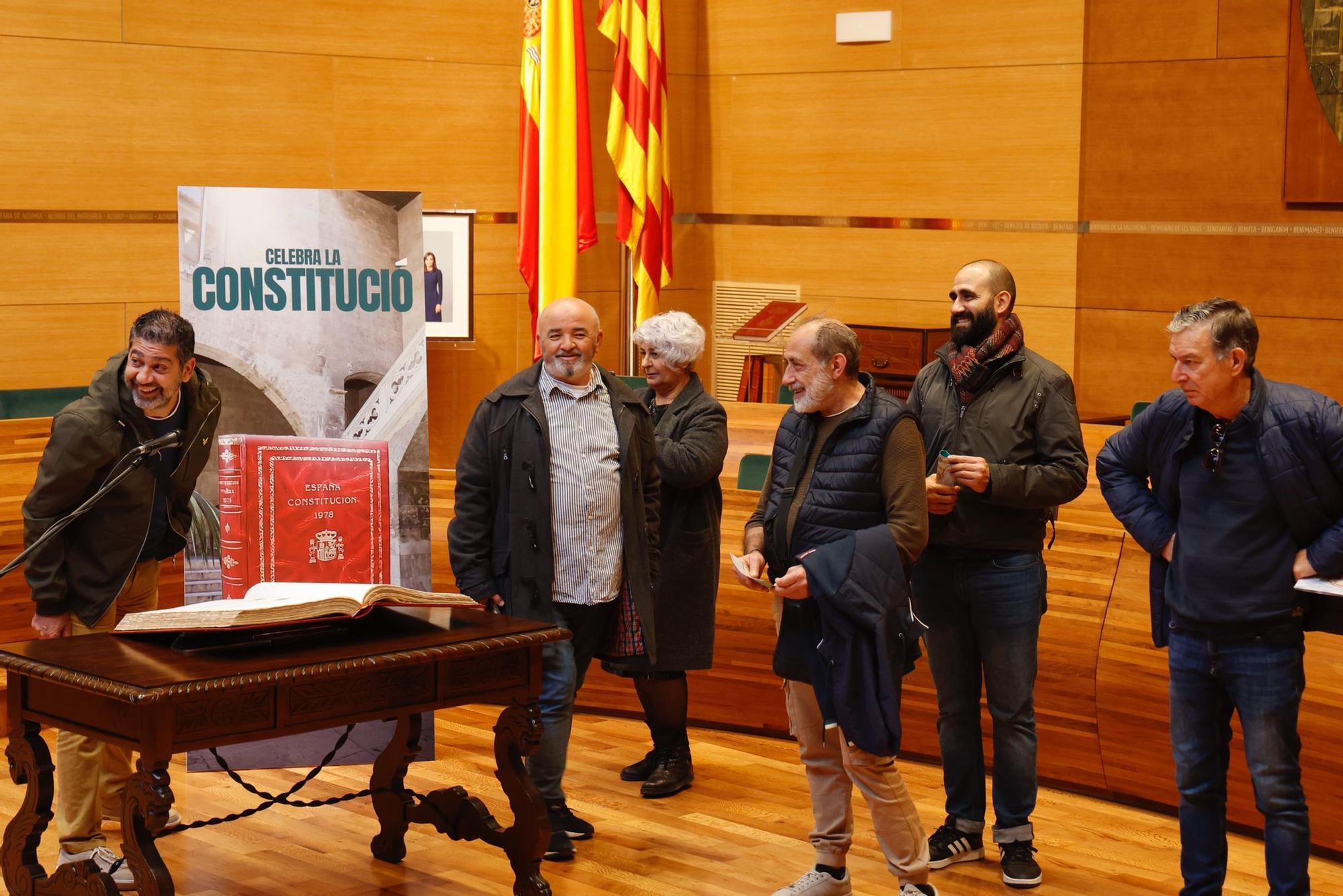 Los valencianos acuden al aniversario de la Constitución en la Diputación de València