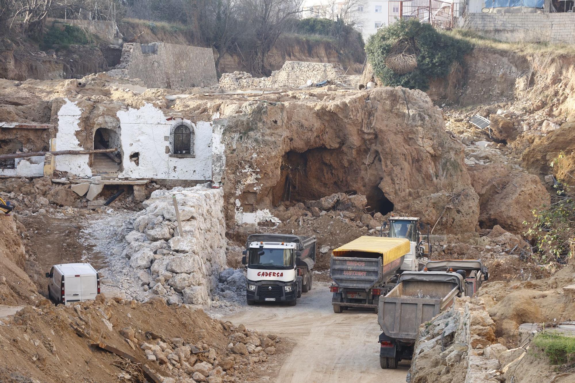Chiva afronta los trabajos previos al derribo de las 25 viviendas y la limpieza de la rambla