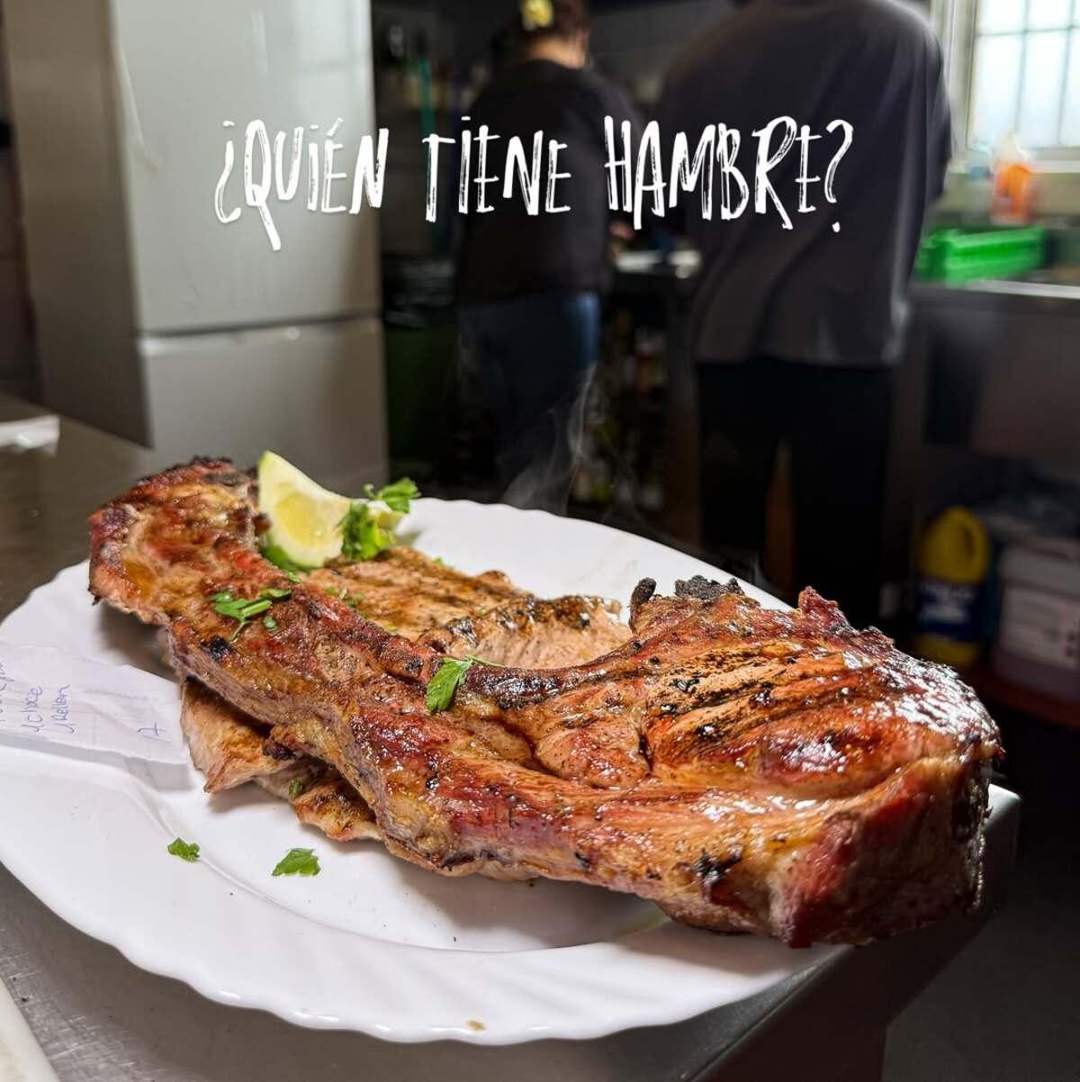 Las carnes a la brasa son la especialidad de Casa Juan