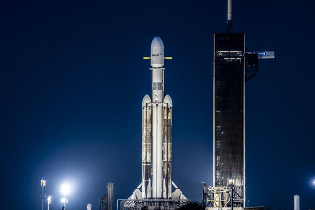 Vídeo | SpaceX llança el seu coet Falcon 9 Heavy amb el satèl·lit amb més capacitat
