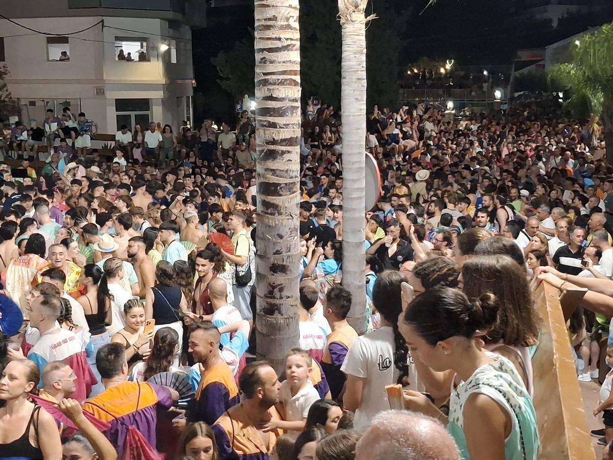 Las imágenes del espectacular inicio de las fiestas populares de Sant Jaume de Ondara Las imágenes del espectacular inicio de las fiestas populares de Sant Jaume de Ondara