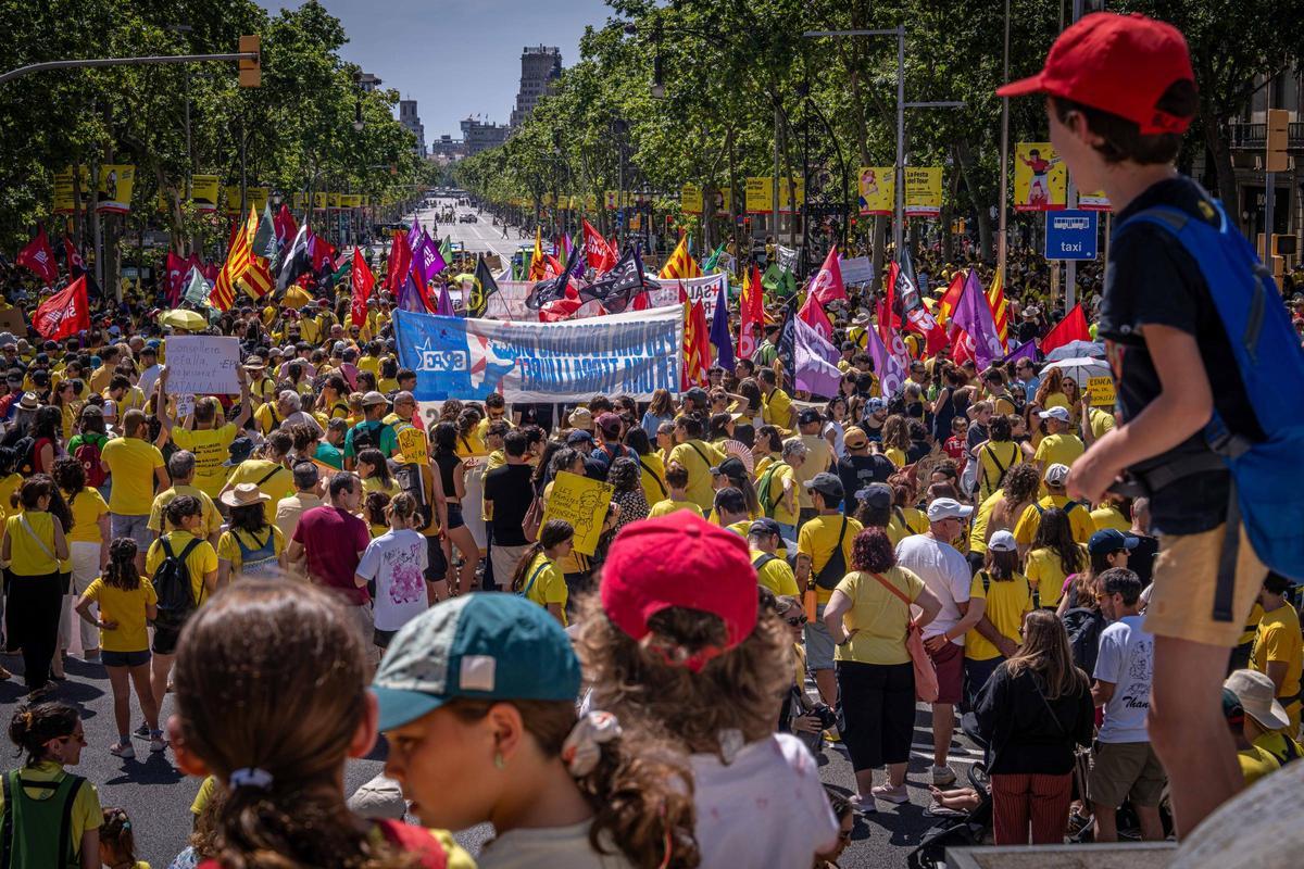 Manifestación de docentes, familias y entidades educativas para reclamar un nuevo modelo de escuela en Catalunya