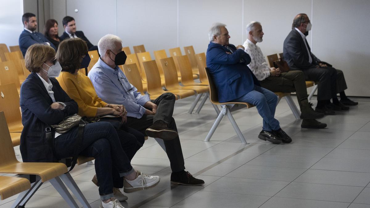 Los siete acusados por el presunto amaño del centro de llamadas tributario de Imelsa, una pieza del caso Taula.