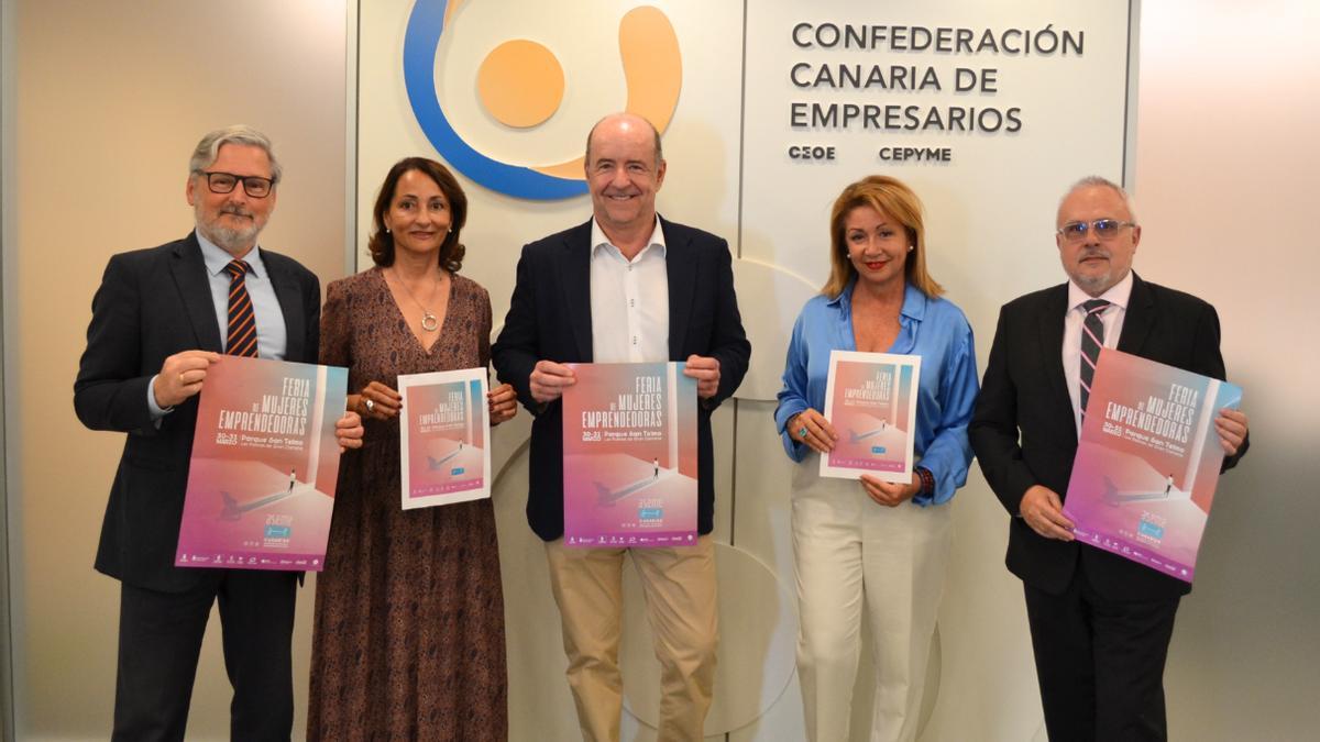 Lidia Monzón junto a Pedro Ortega en la presentación de la feria esta mañana en la capital grancanaria