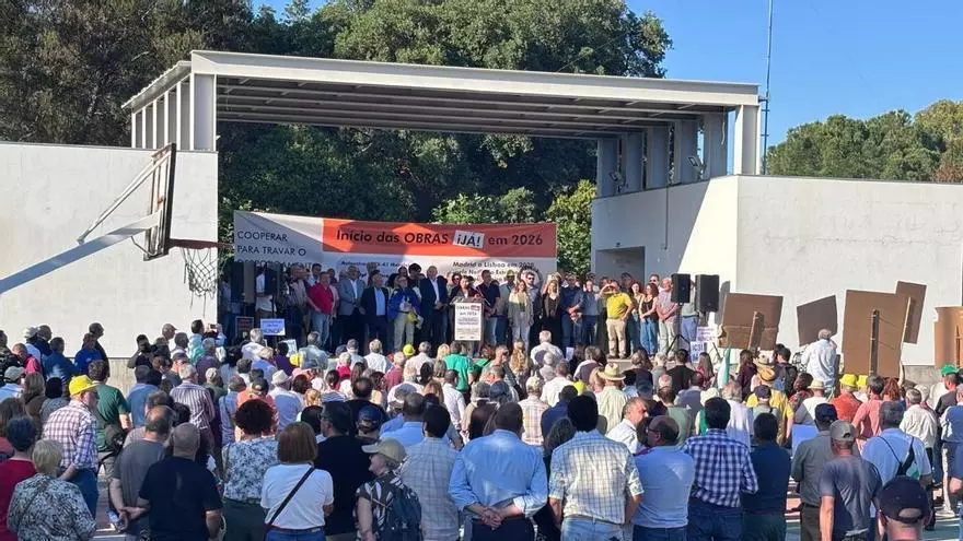 Cáceres y Portugal reclaman con más de 1.000 manifestantes el inicio de obras de la autovía que una ambos países