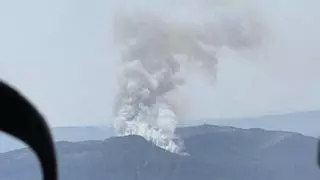 Un incendio forestal en el Priorat obliga a confinar cerca de 400 personas en dos pueblos