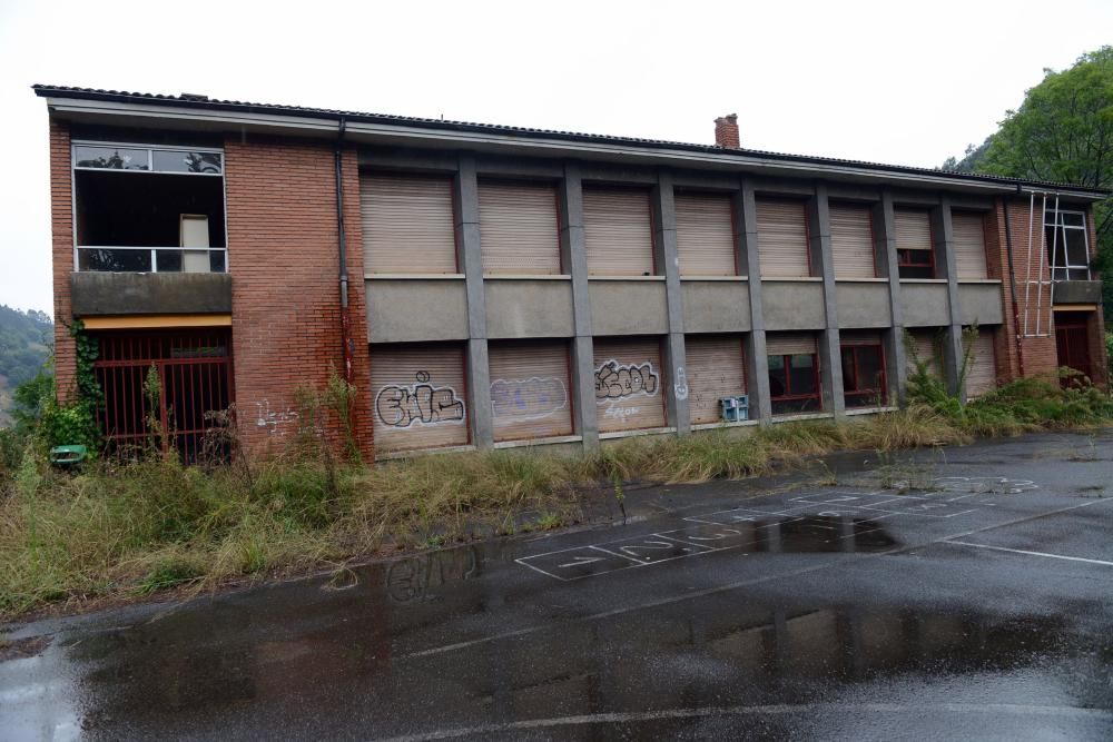 Desvalijan el colegio de Santullano, en Mieres