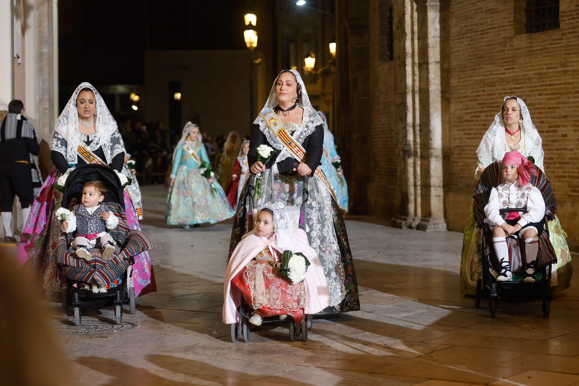 Todas las fotos de la Ofrenda del 17 de marzo por la calle de la Paz de 19:00 a 20:00 horas