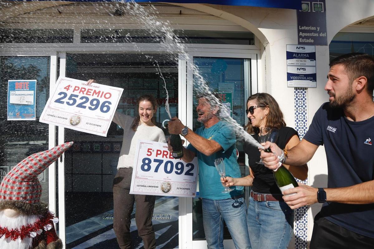 Una administración de Torremolinos (Málaga) da un cuarto y quinto premio en la Lotería de Navidad: Ha sido súper emocionante