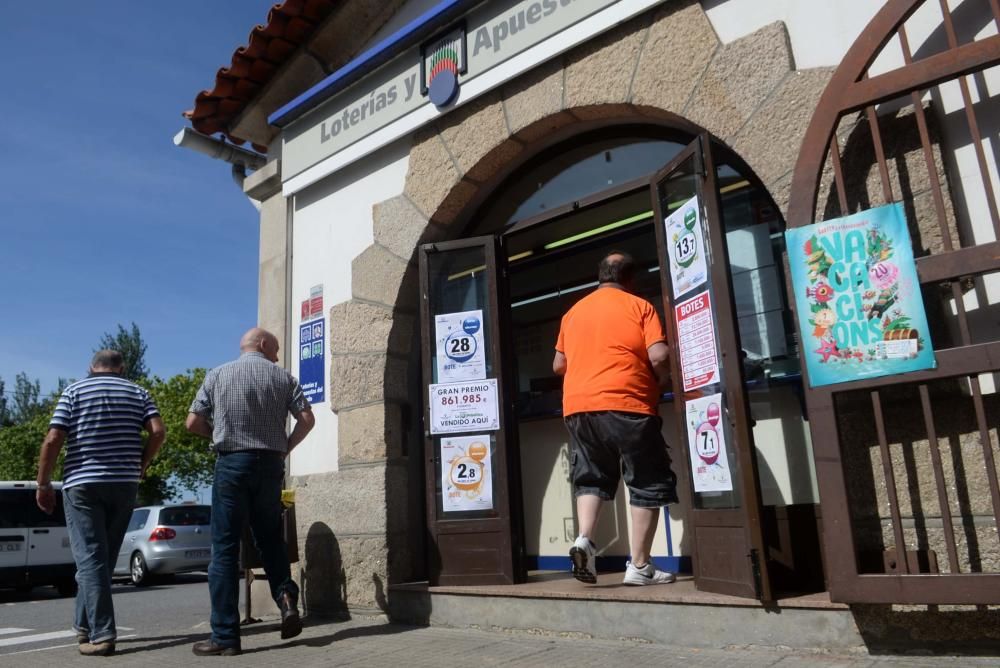 El lotero que llegó y besó el santo