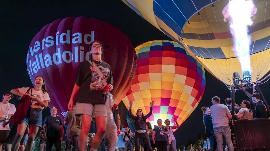 El festival de globus aerostàtics celebra trenta anys amb figures singulars i un espectacle nocturn