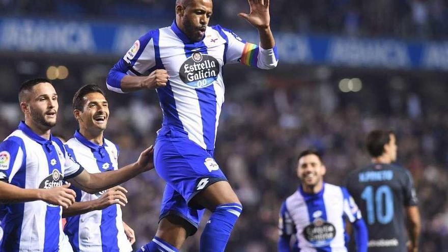 Andone, Borges y Sidnei celebran el gol del brasileño a la Real Sociedad en Riazor.