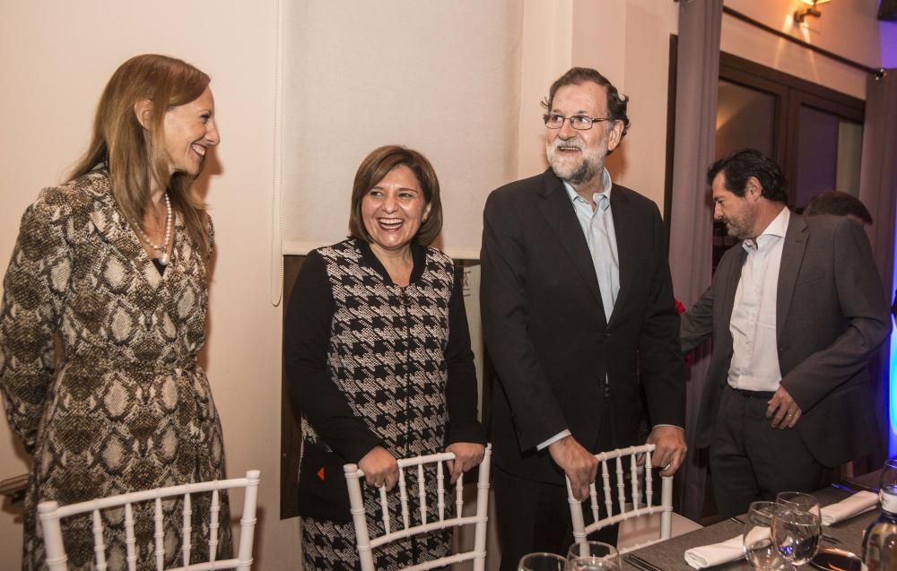 El PP agasaja a «su presidente» Rajoy por defender a «todos los españoles».