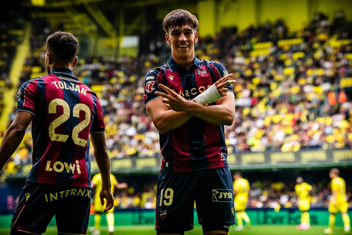 Espí celebra su gol contra el Villarreal.