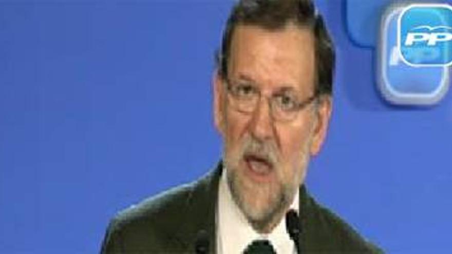 &quot;Sí, hombre&quot;, ironiza Rajoy ante la pregunta de si hubo sobresueldos en el PP