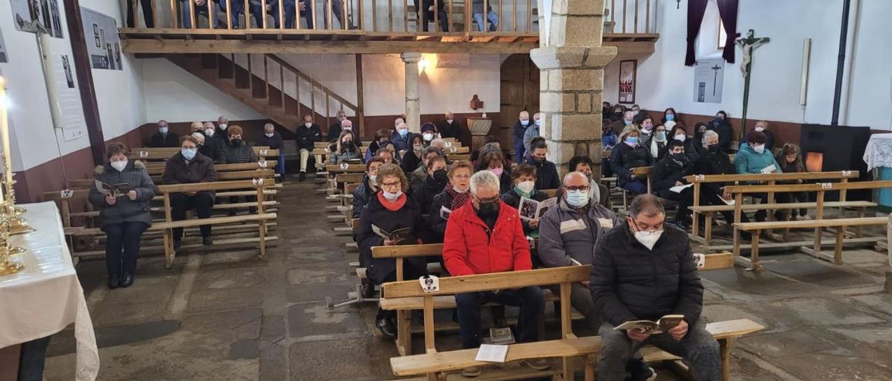 Canto del miserere al finalizar la misa en la iglesia parroquial de San Mamés. | Ch. S.