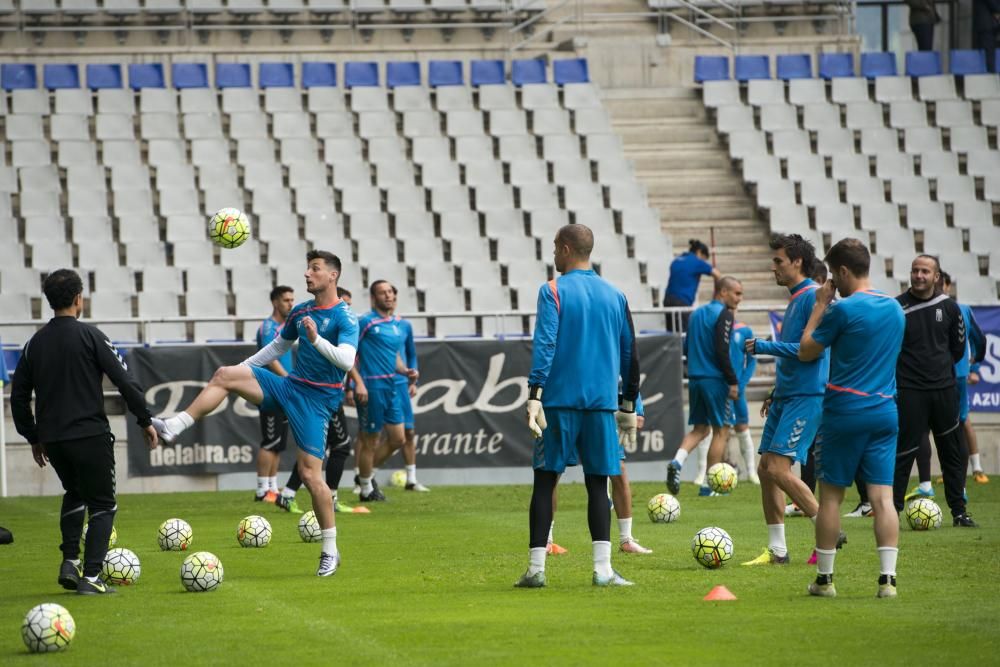 Foto oficial del Real Oviedo y entrenamiento en el Tartiere