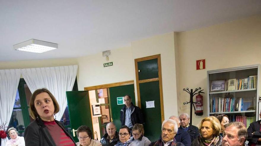 Taboada, en su última reunión con los vecinos de Olivares.