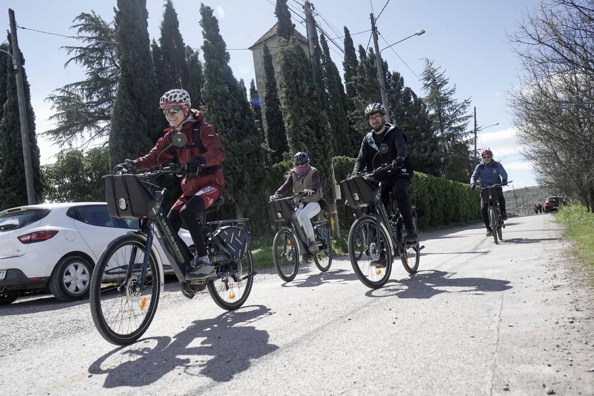 S’estrena a Manresa la ruta ignasiana amb bicicleta elèctrica