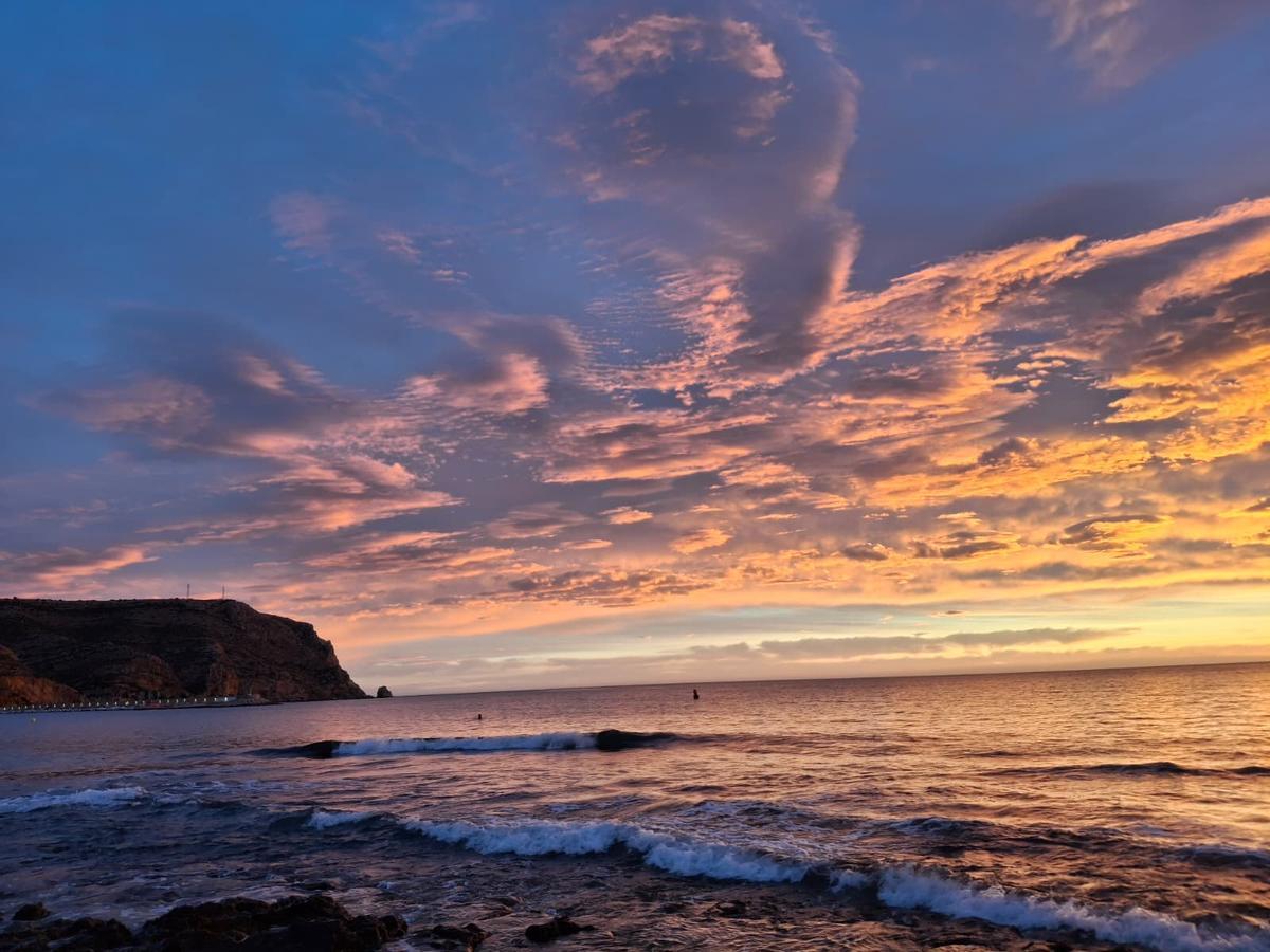 ¡Oh, cielos! Encandilados con el candilazo en Xàbia (imágenes)