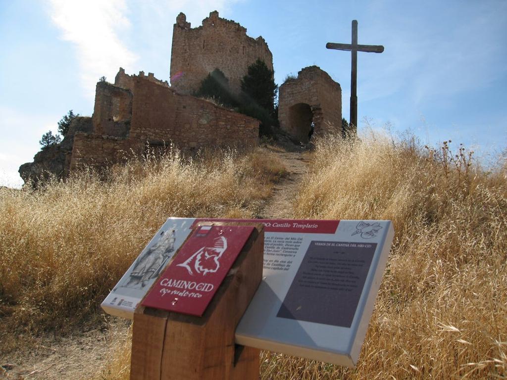 El castillo templario que da nombre a Castillejo de Robledo. 