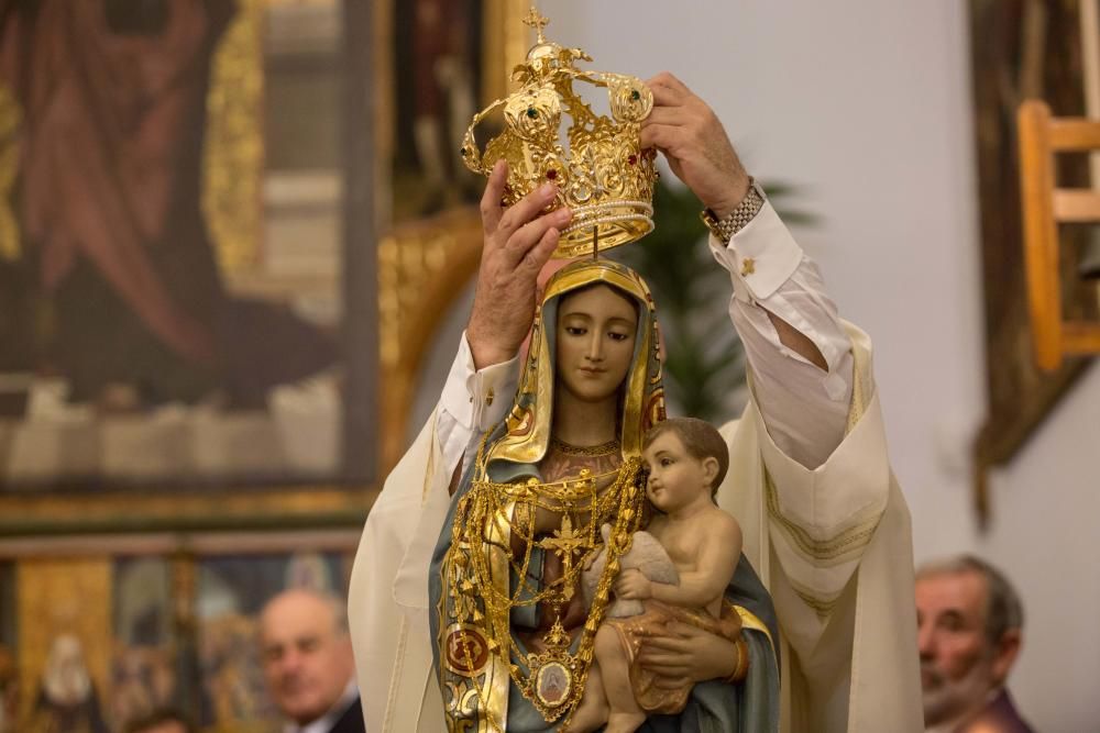 Jesús corona a su Virgen.