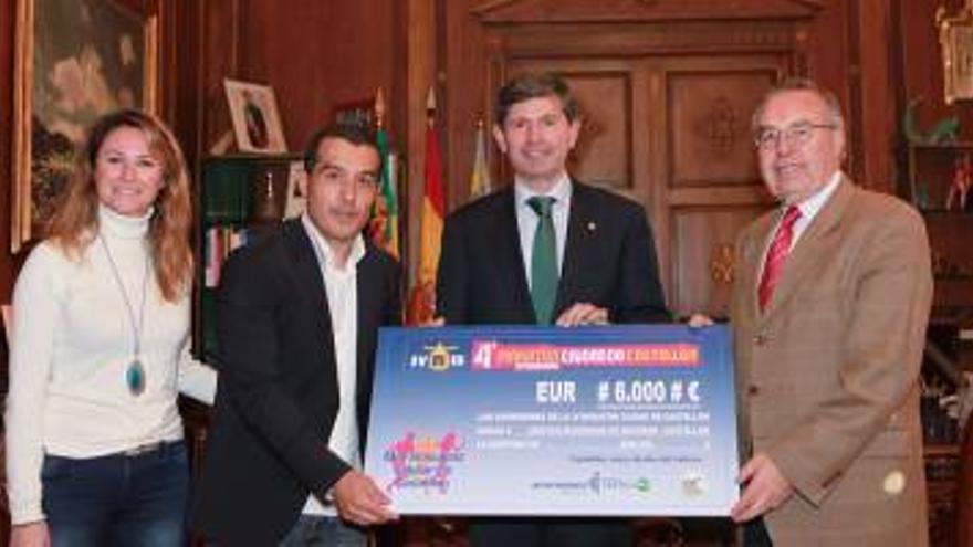 El Running Castelló entrega el cheque de 6.000 € del IV Maratón