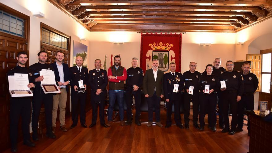 Plasencia felicita a doce policías locales