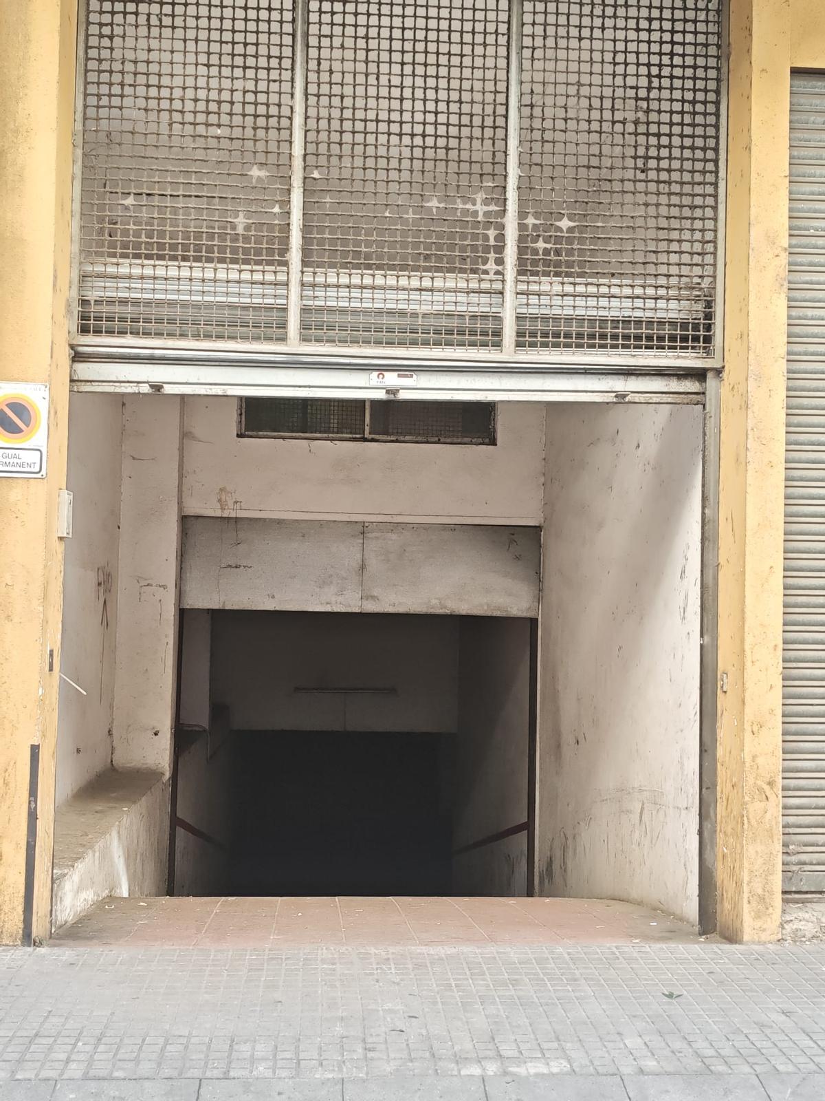Les imatges del garatge de Salt, lloc de l'homicidi Les imatges del garatge de Salt, lloc de l'homicidi