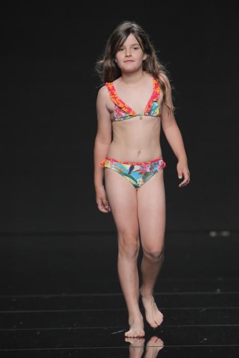 Acercarse Estar satisfecho Ruidoso Gran Canaria Swimwear Fashion Week 2018 | Desfile Banana Moon Kids - La  Provincia