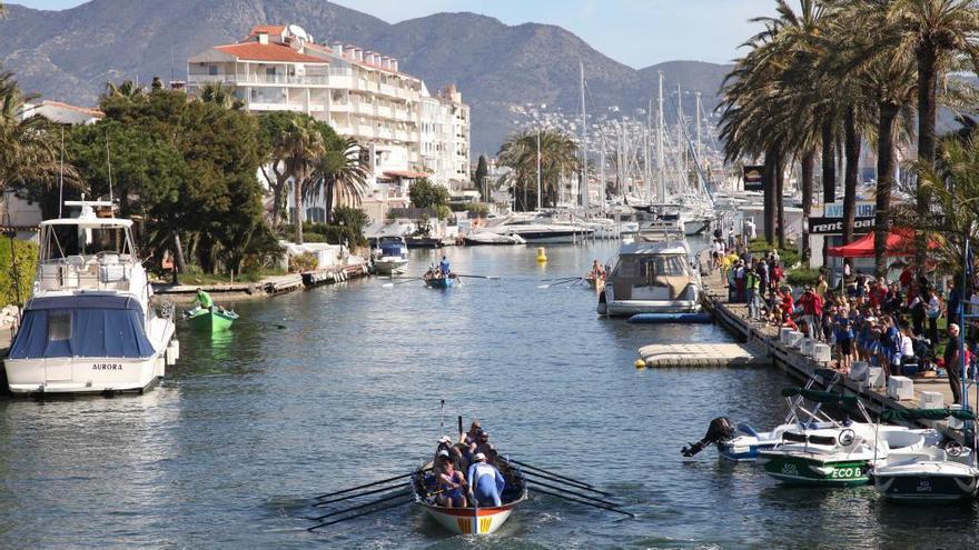 La regata, pels canals d&#039;Empuriabrava