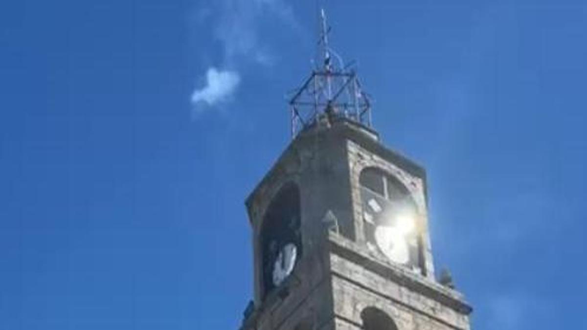 Las bombas y campanas dan aviso del inicio del novenario de la Virgen de las Victorias