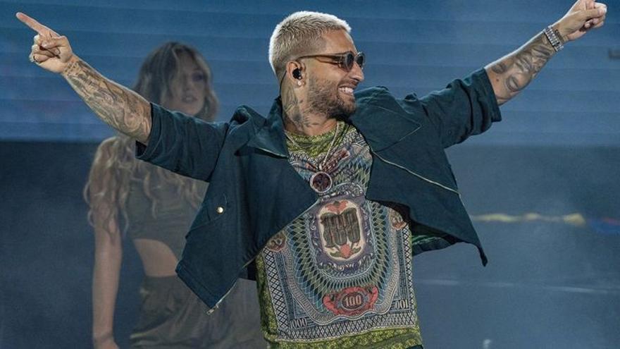 Maluma confirma en medio de un concierto que será padre de una niña