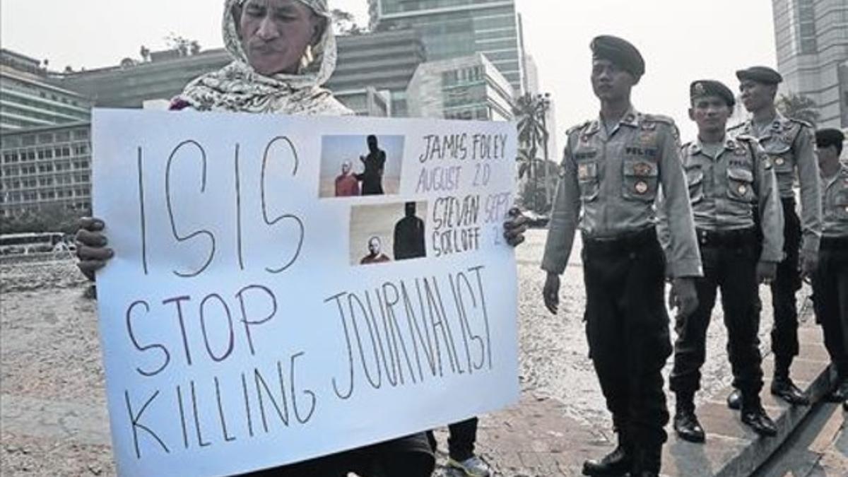 Protesta contra el Estado Islámico (antes ISIS) en Indonesia, ayer.