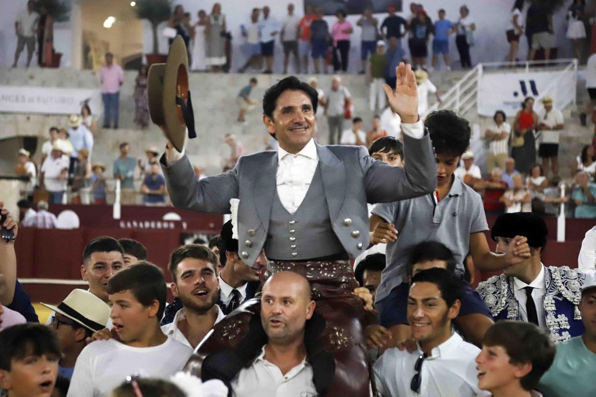 Diego Ventura, llevado a hombros en la pasada Feria Taurina de Málaga