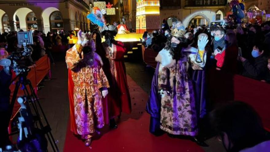 Los Reyes Magos llegan a la plaza Major de Vila-real.