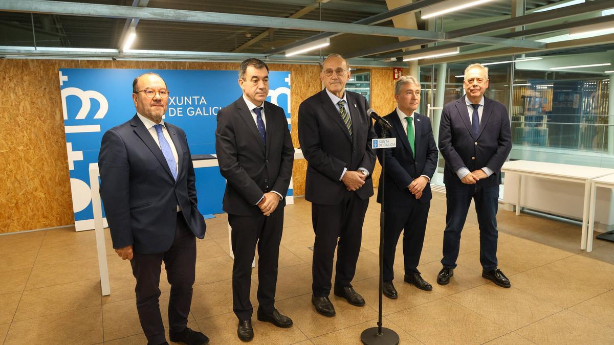 López, Rodríguez, Reigosa, Cao y Gómez Caamaño anunciando el preacuerdo sobre Medicina